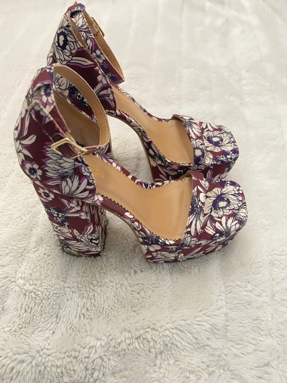 Express Platform Ankle-Strap Floral Heeled Sandals in Plum Size 7